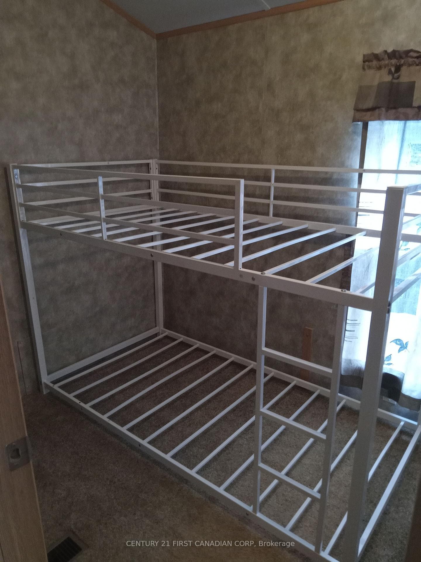 256440 Sunova Crescent Unit 501 photo 25