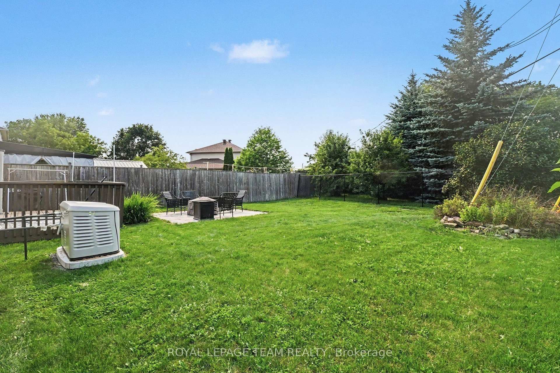 Large Fenced yard