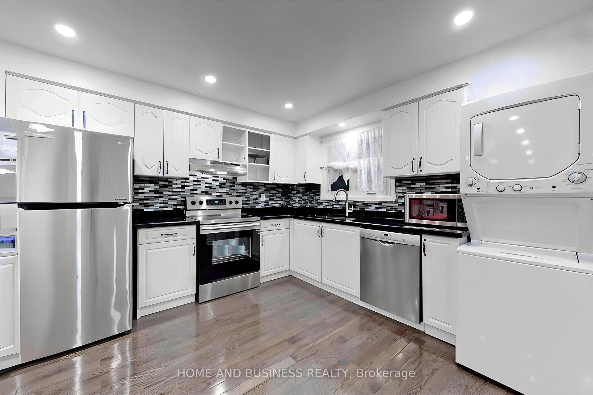 31 Greenleaf Crescent Unit Upper photo 7