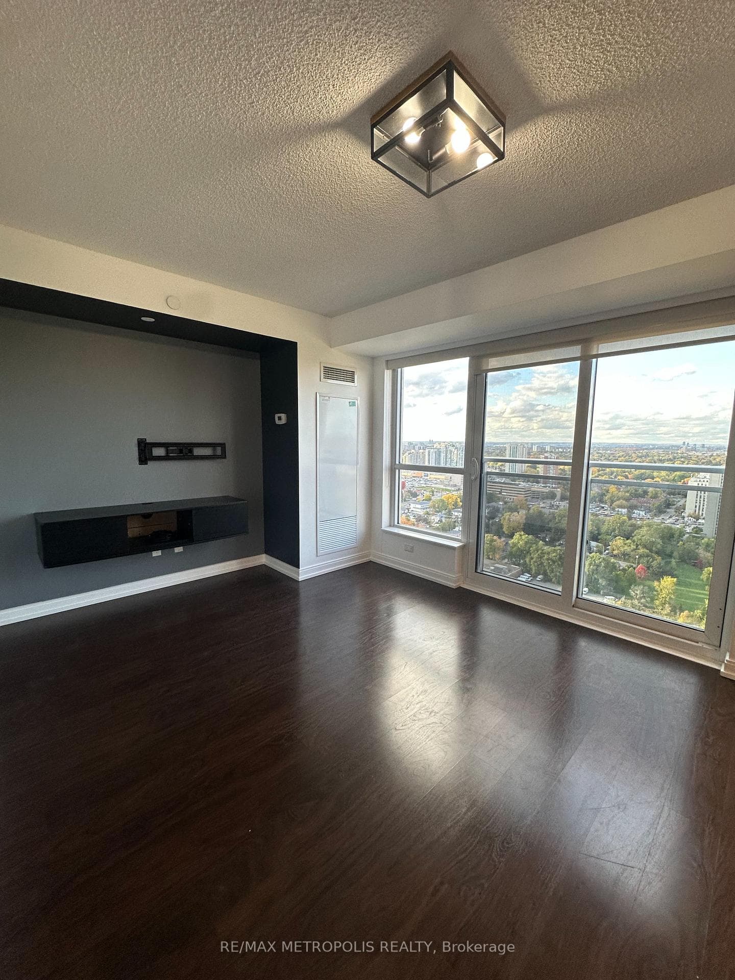 255 Village Green Square Unit 2808 photo 4