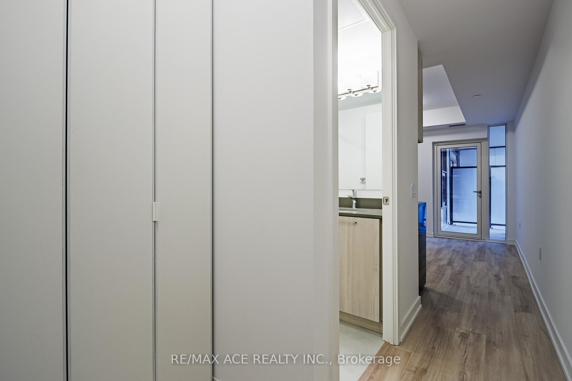 7437 Kingston Road Unit 501 photo 3