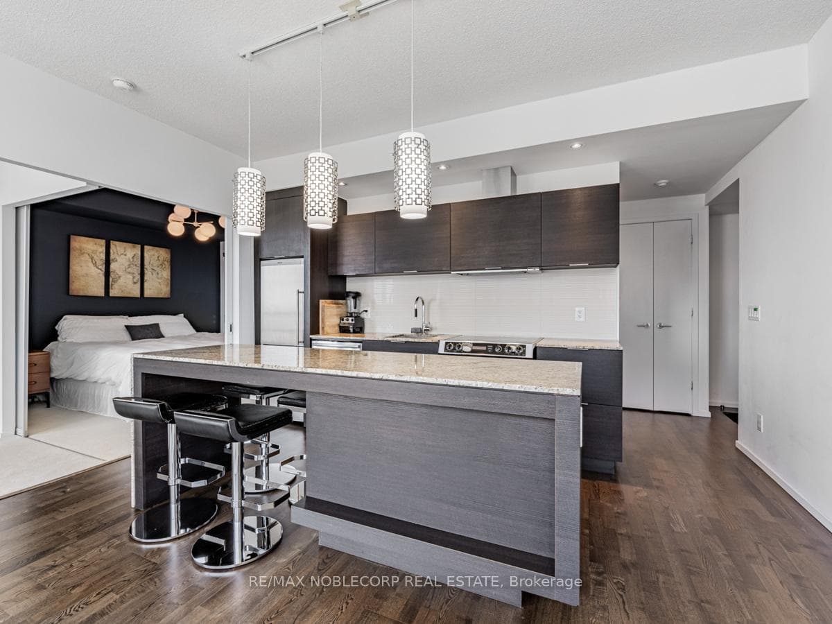 8 Charlotte Street Unit 1709 photo 6