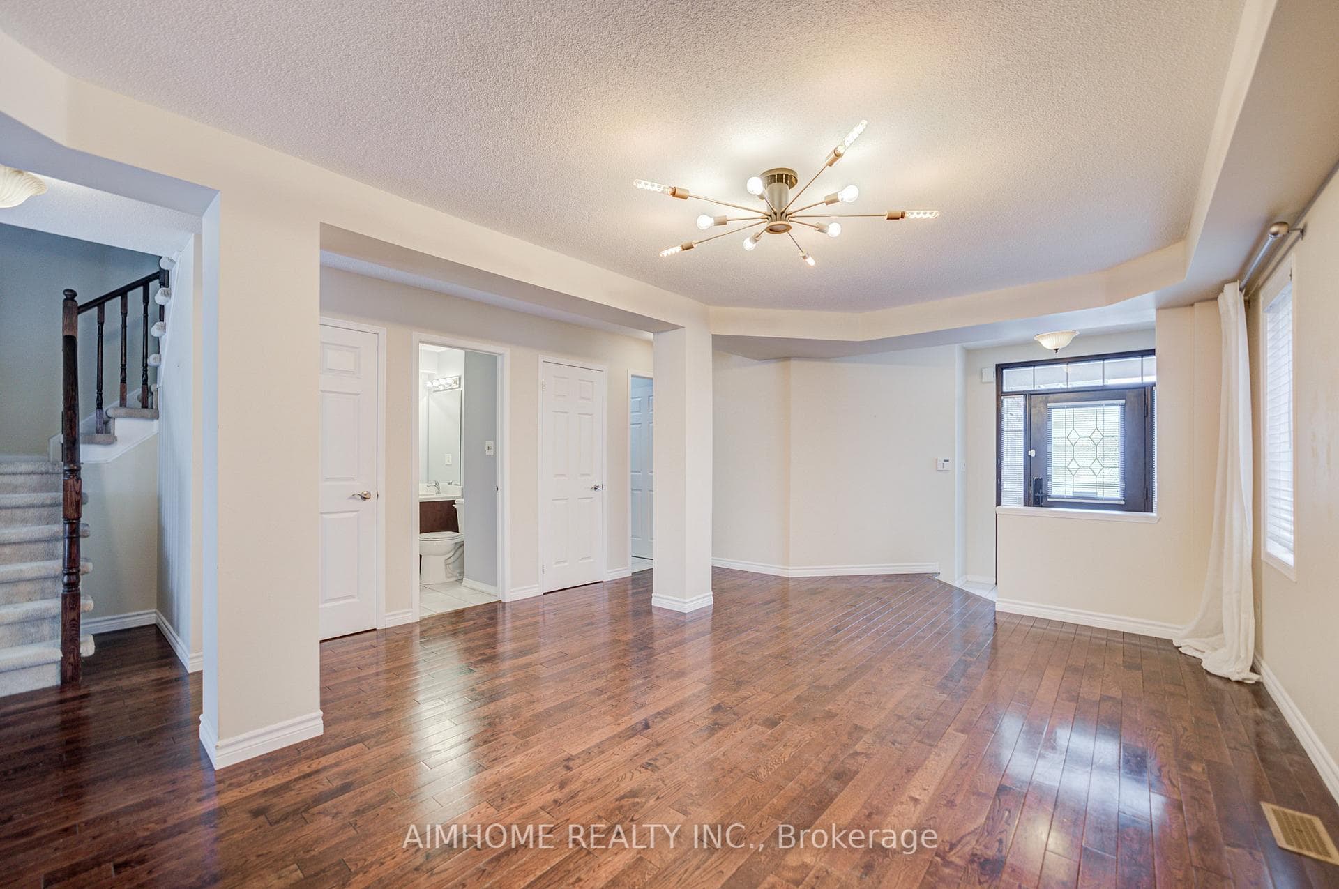 562 Mcbean Avenue photo 9