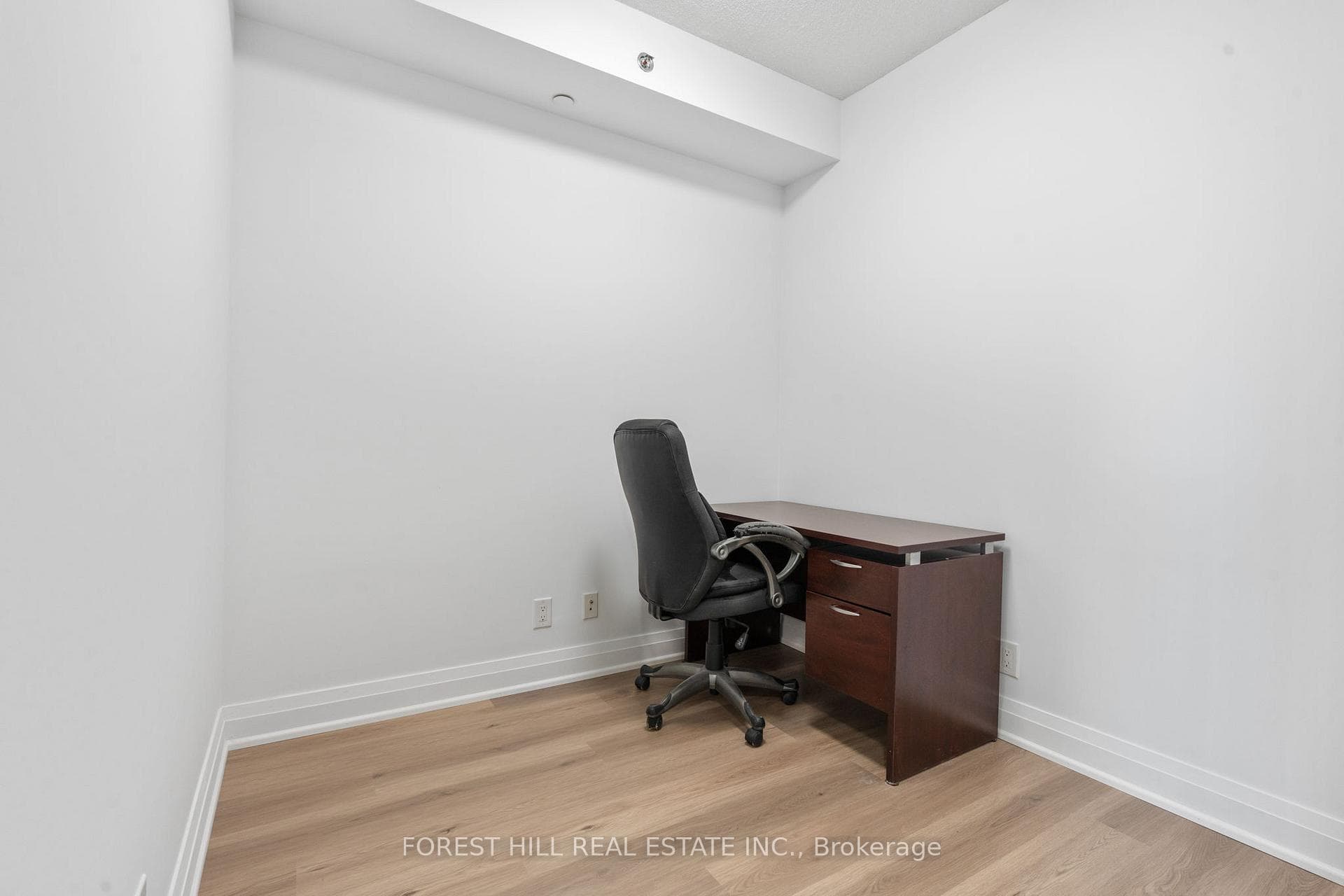 520 Steeles Avenue Unit 503 photo 6