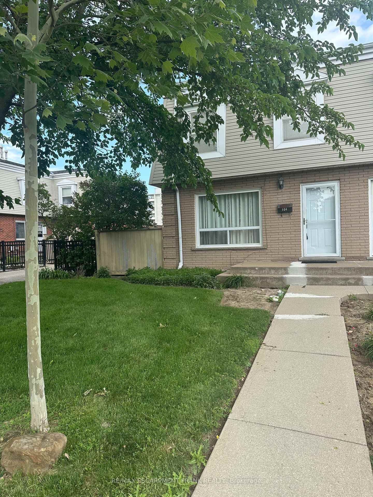 104 Neil Avenue photo 1