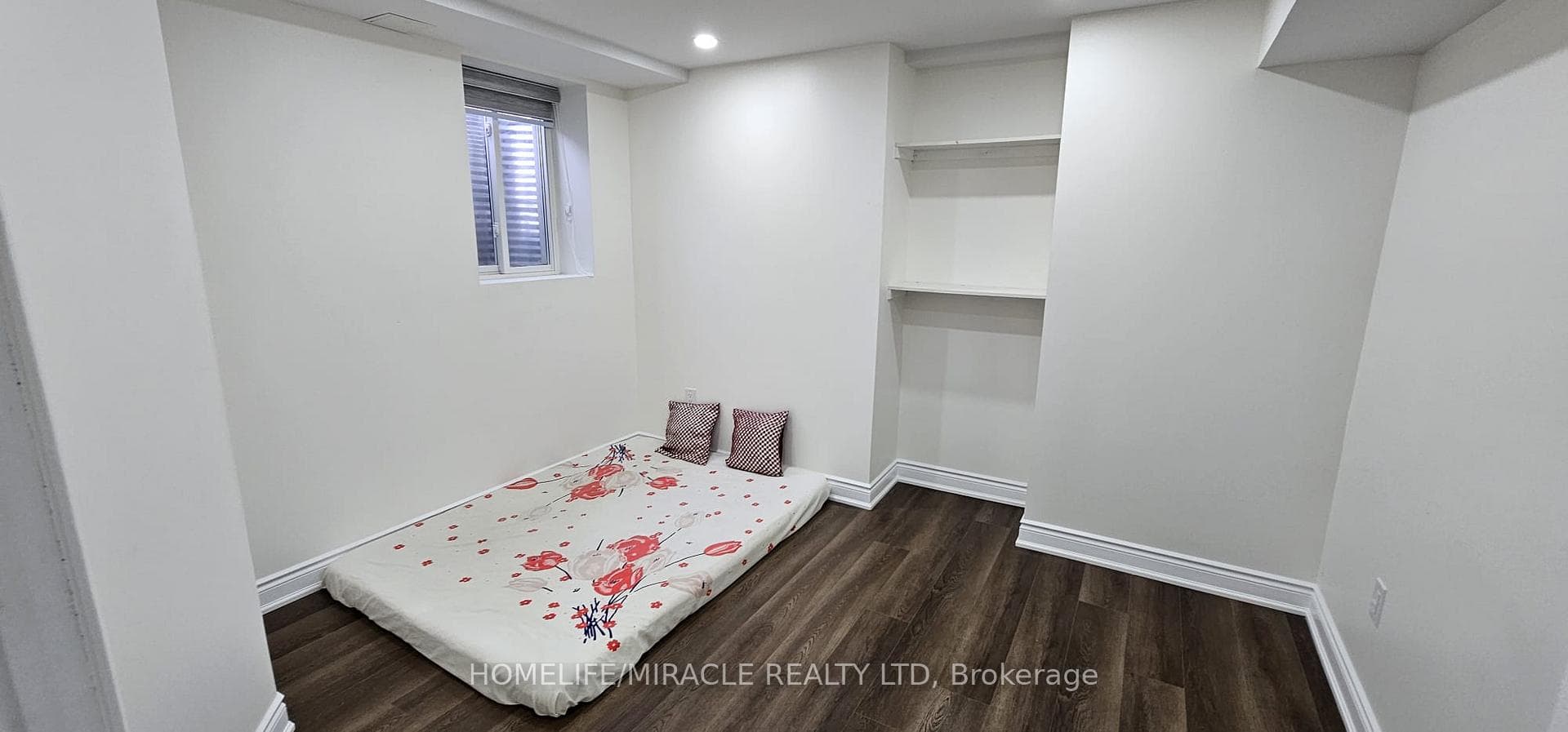 1428 Sycamore Gardens photo 9