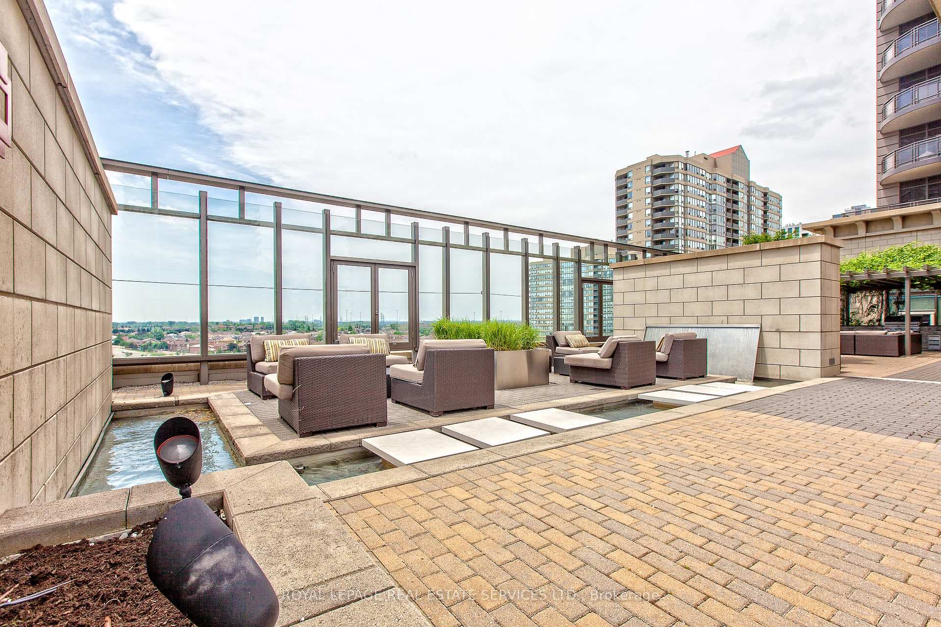 385 Prince Of Wales Drive Unit 1608 photo 28