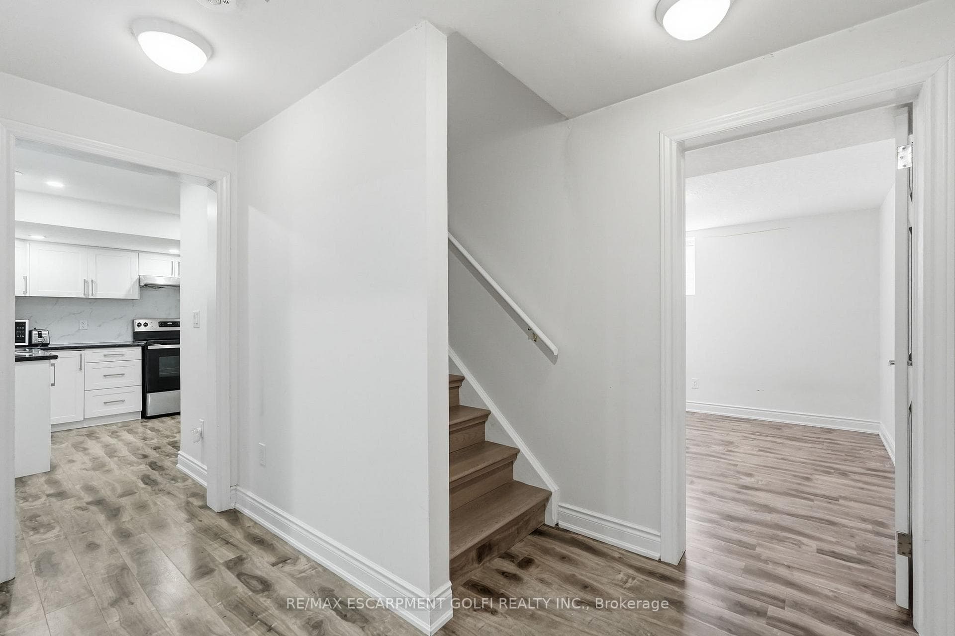 292 THORNCREST Drive photo 36