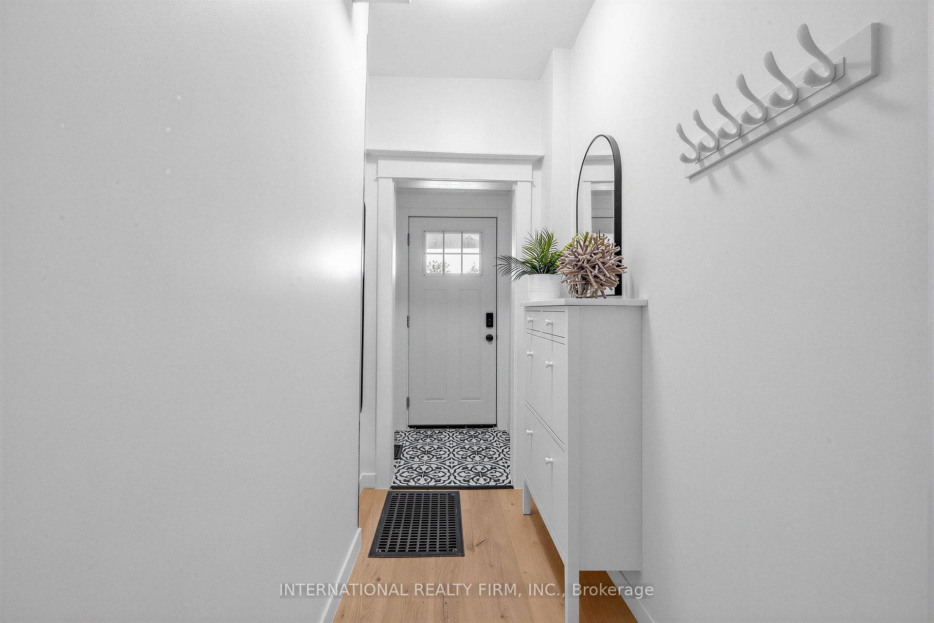 793 Dufferin Street Unit Upper photo 3