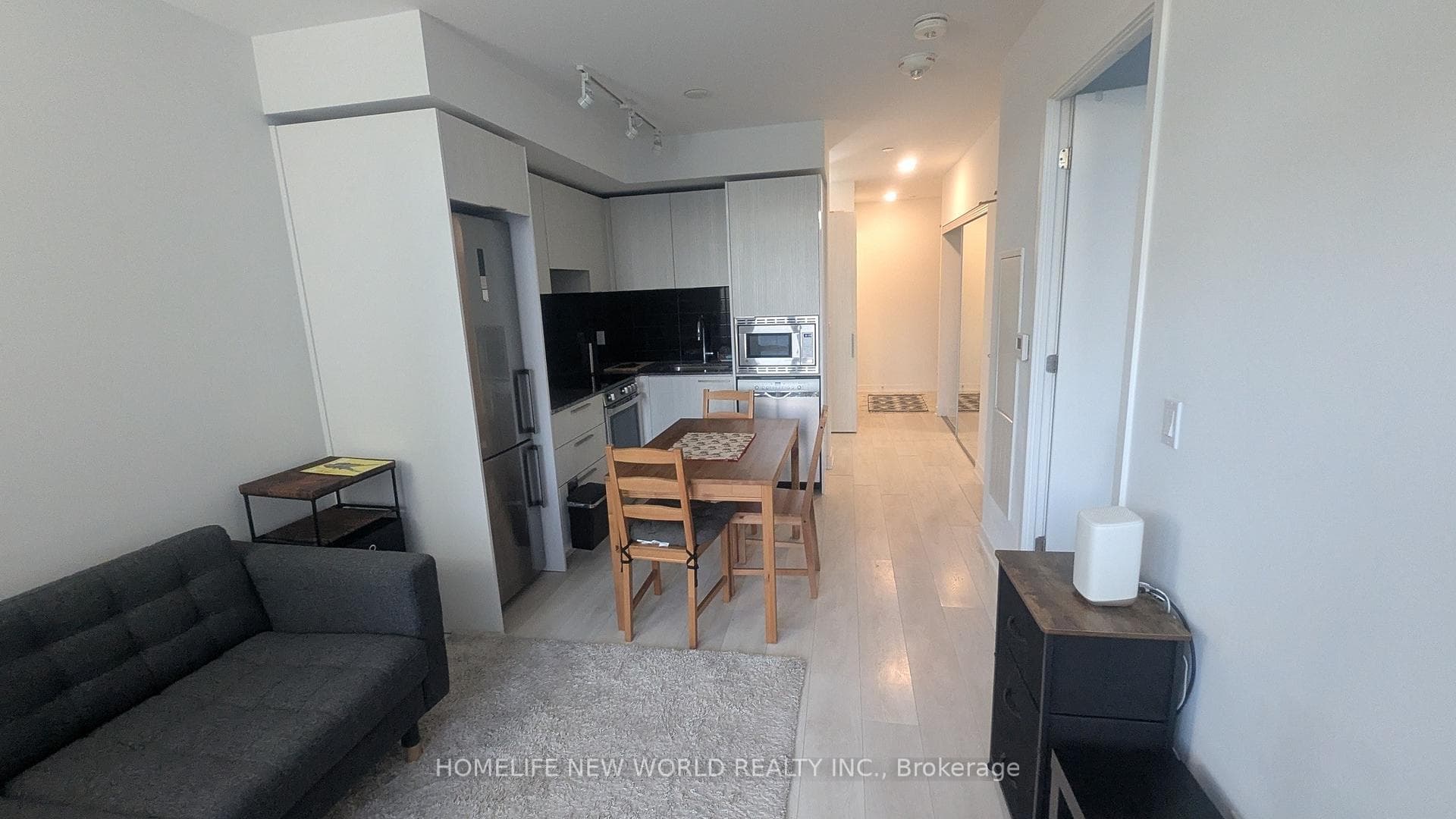 501 Yonge Street Unit 813 photo 2