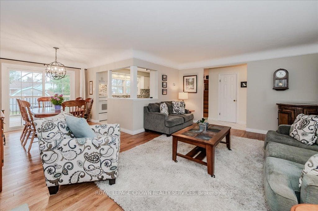 21 Highland Crescent photo 6