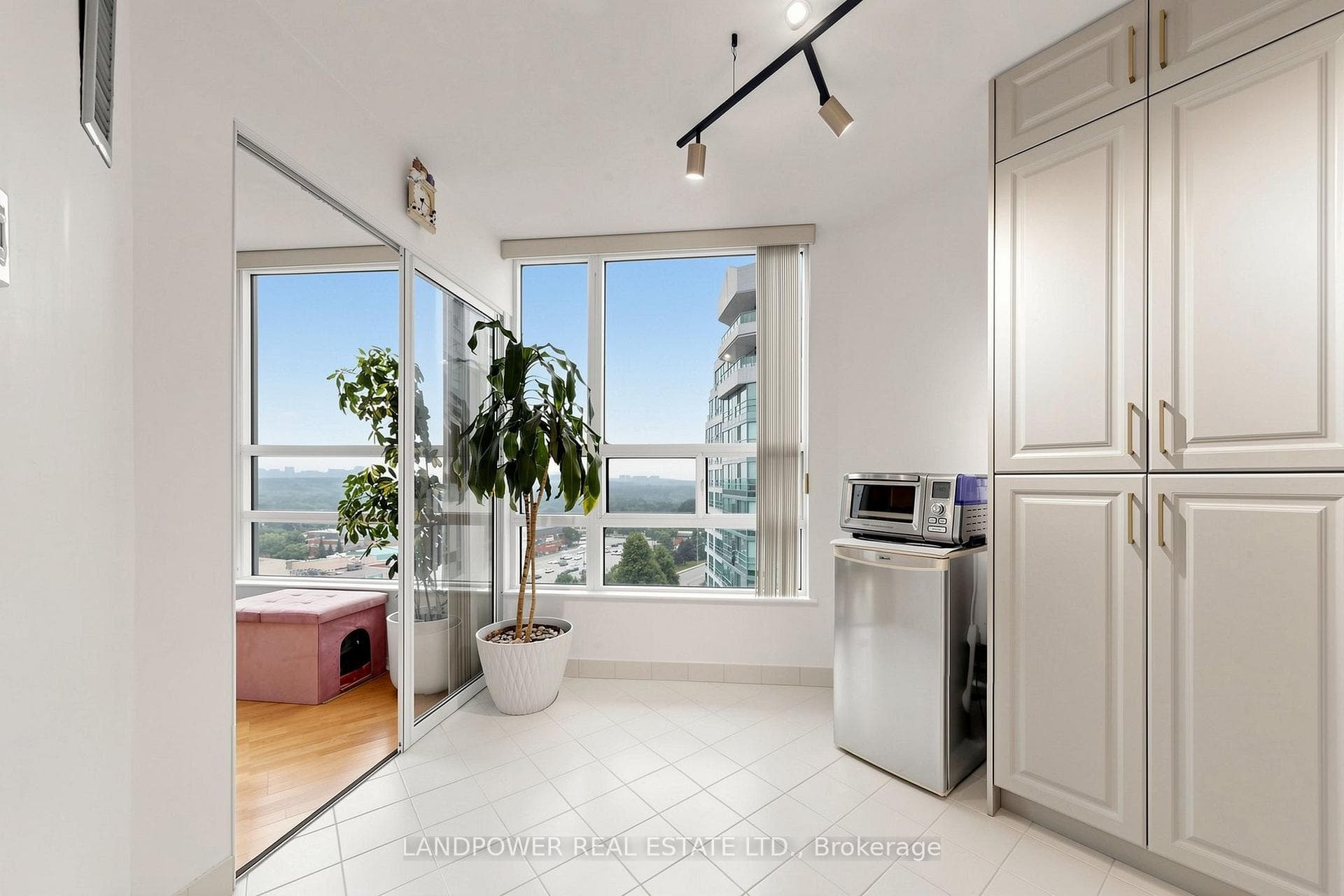 7825 Bayview Avenue Unit 1106 photo 16