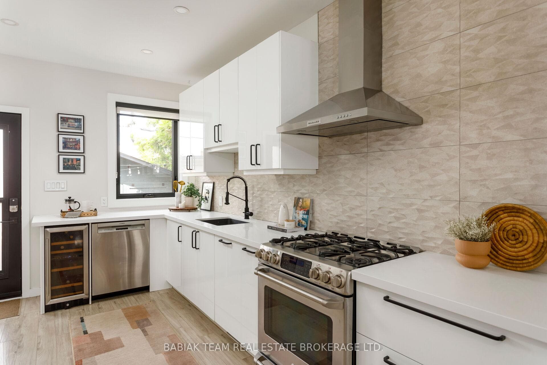497 Keele Street photo 16