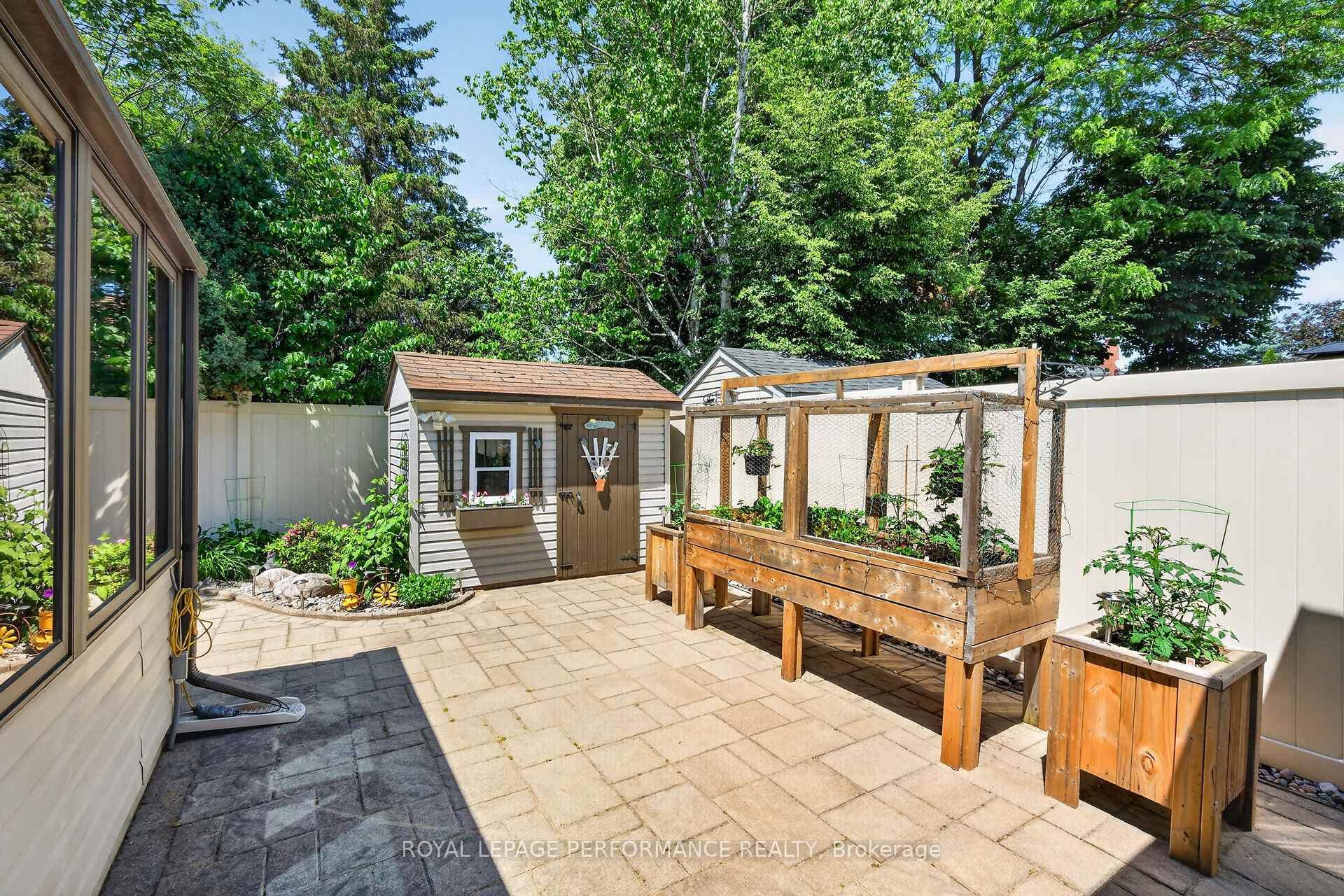 Raised Garden Bed with screen is included!
