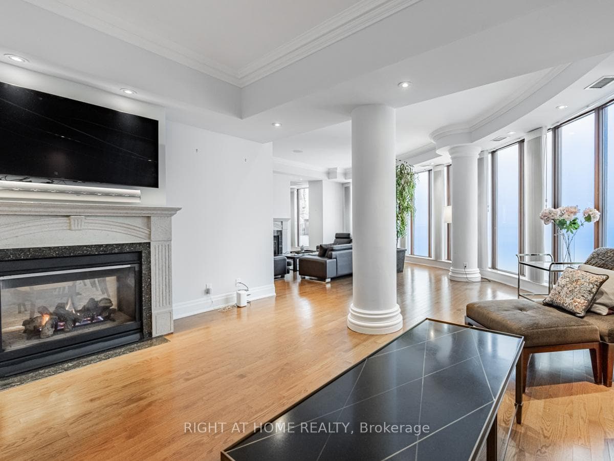 2095 Lake Shore Boulevard Unit PH15 photo 11