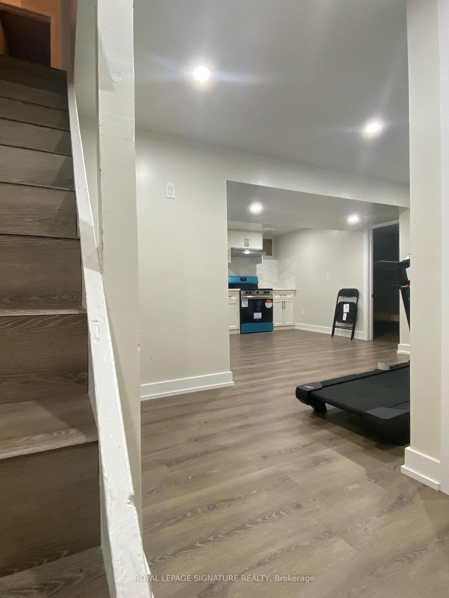 523 Rupert Avenue Unit All inclusive Basement photo 3