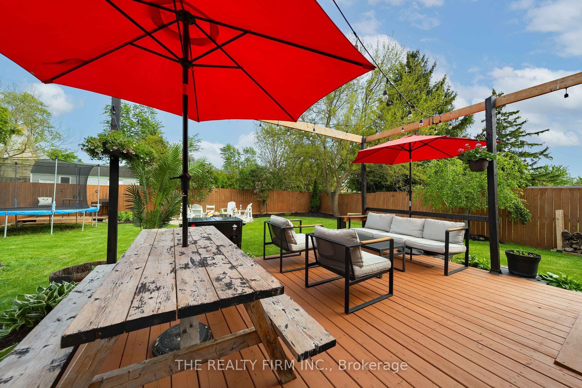 599 John Street photo 11