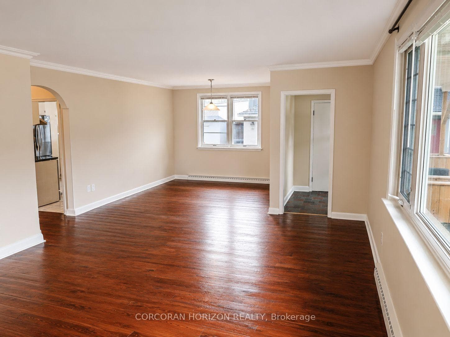 20407B Leslie Street Unit Main photo 4
