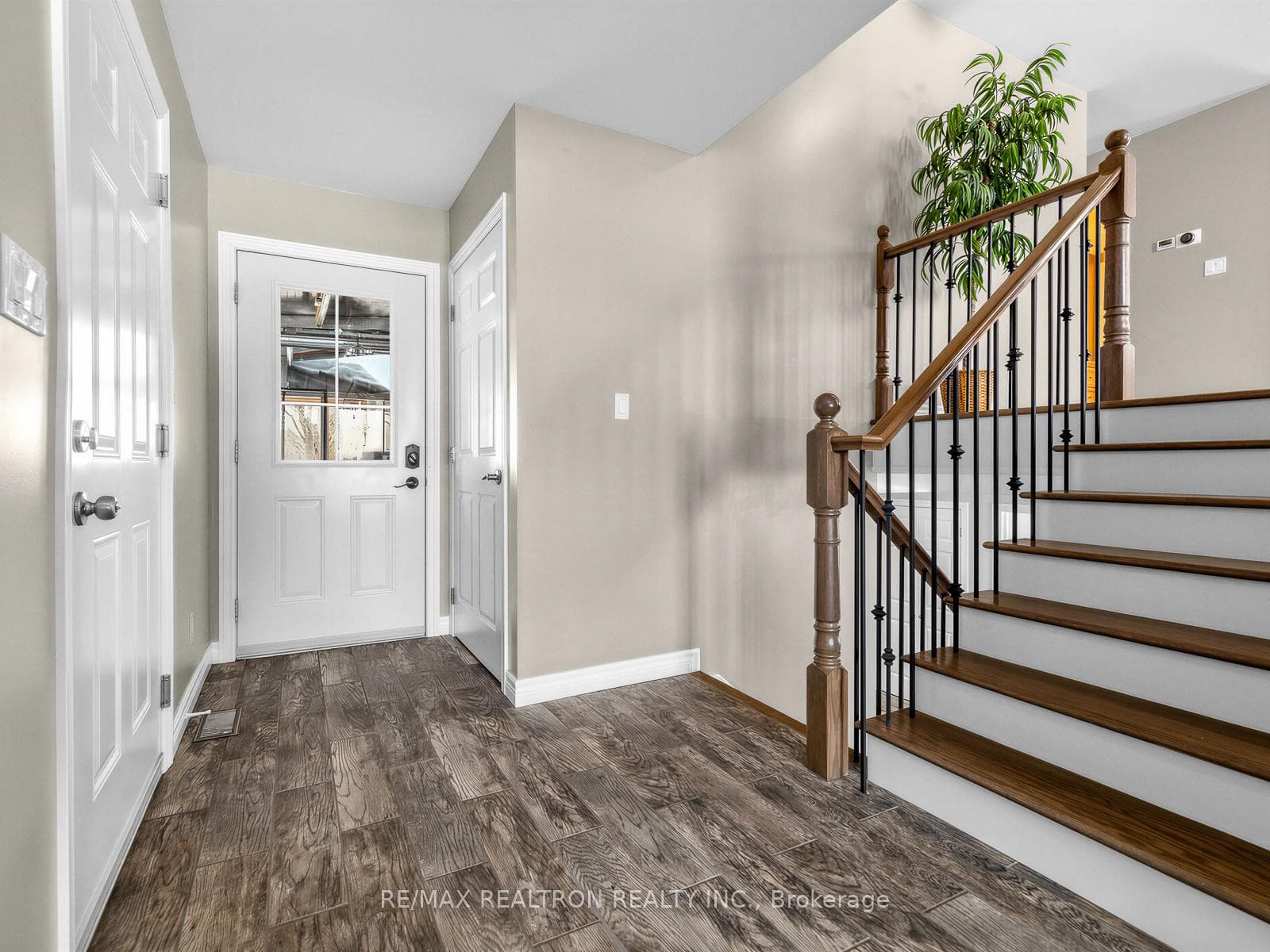 2744 Church Street photo 2