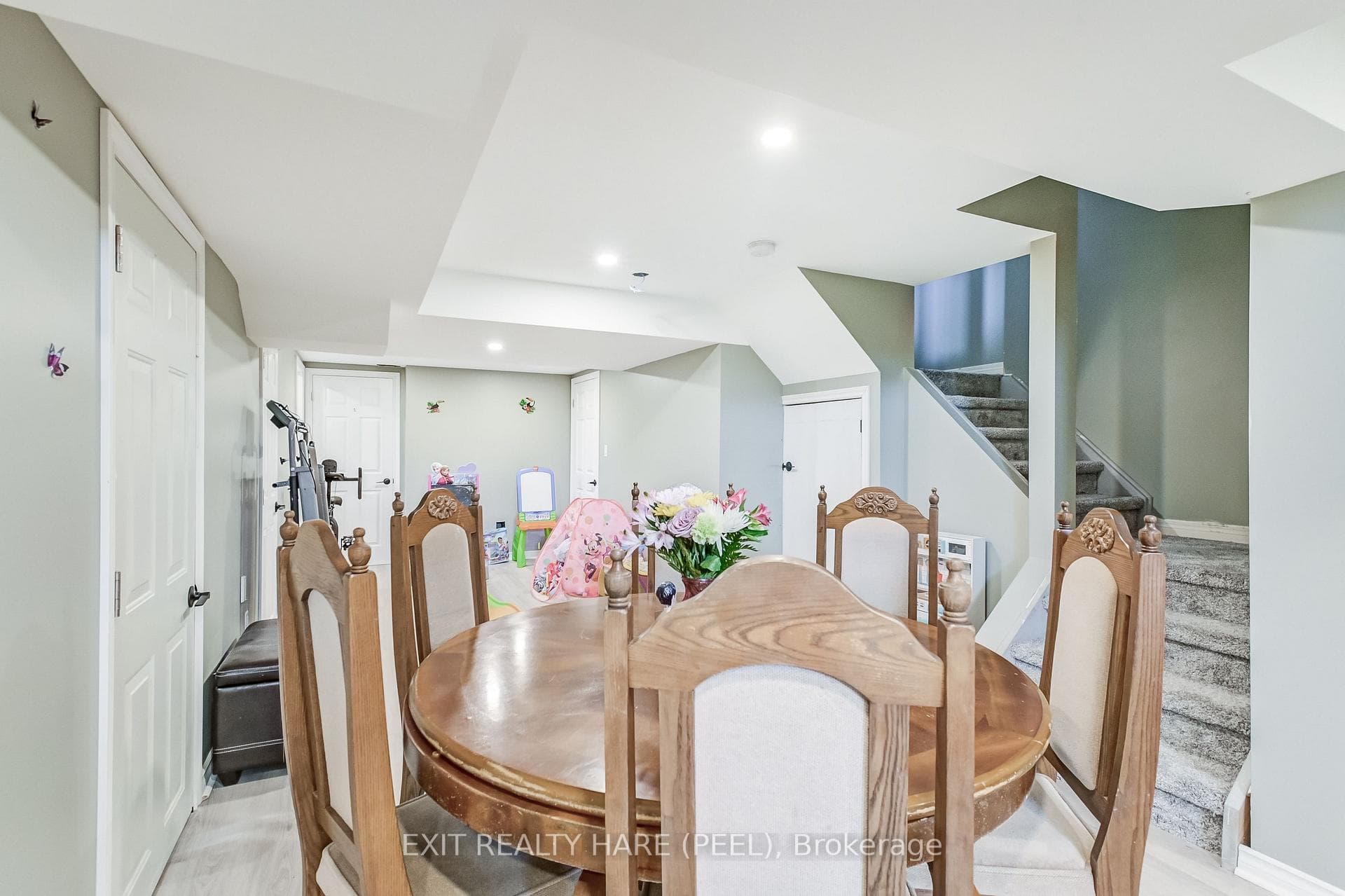 137 Cedargrove Road photo 29