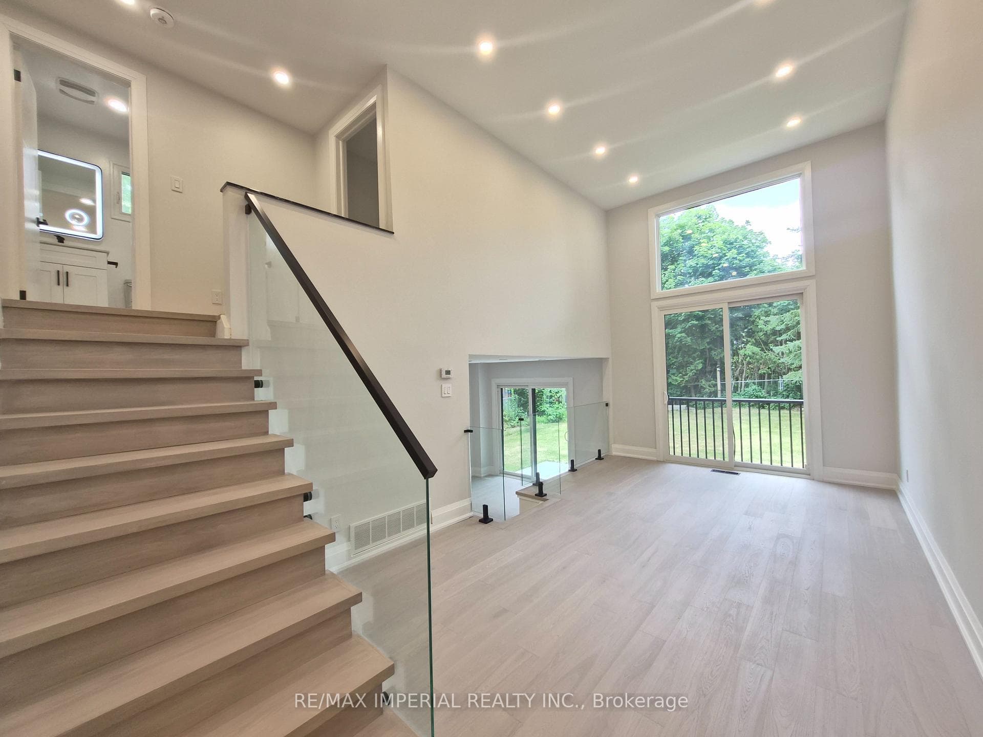 191 Avenue Road photo 13