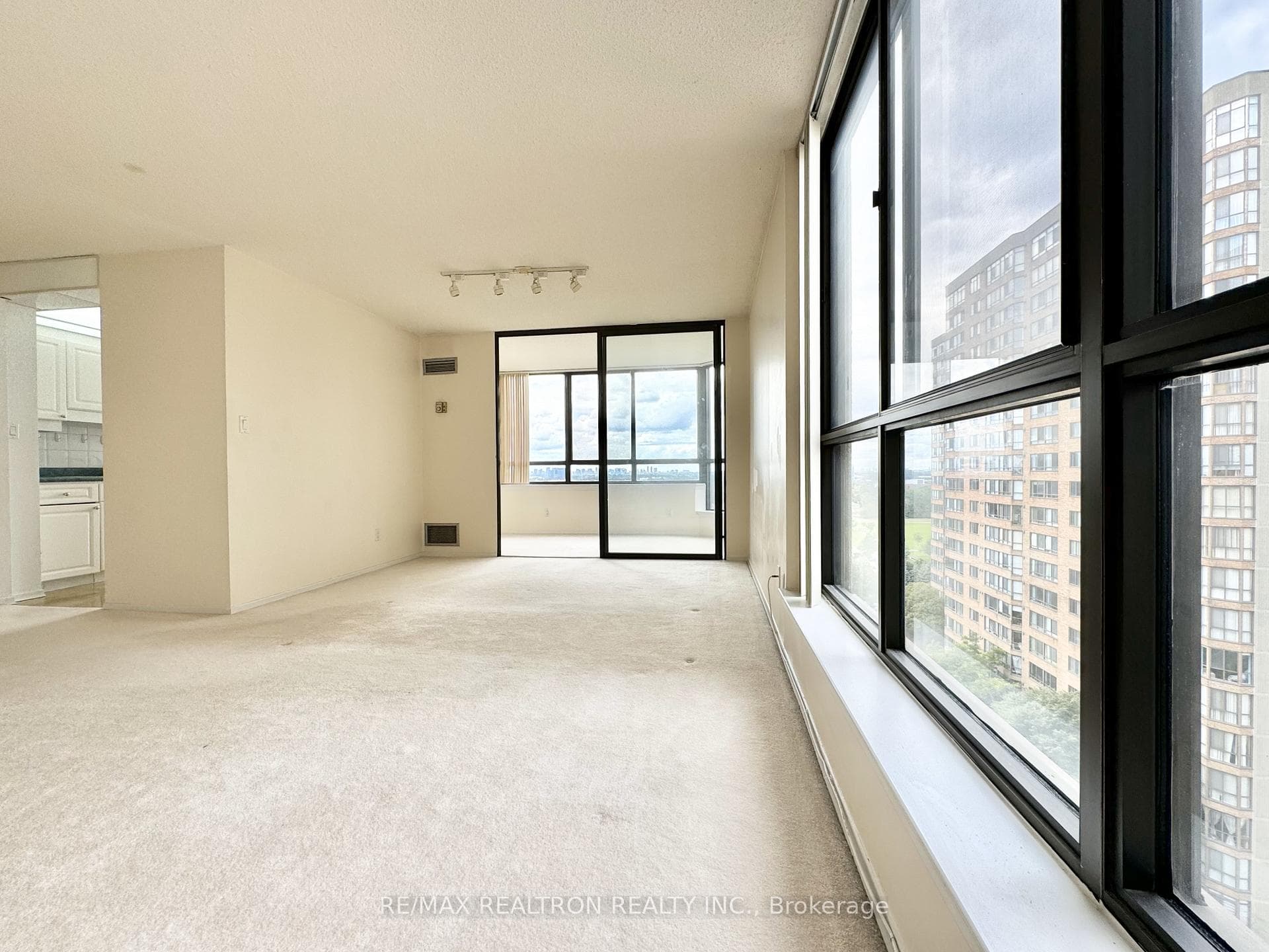 75 Bamburgh Circle Unit 1228 photo 13
