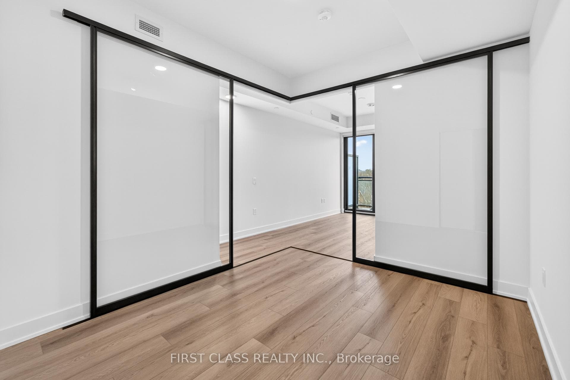 758 Dovercourt Road Unit 610 photo 18