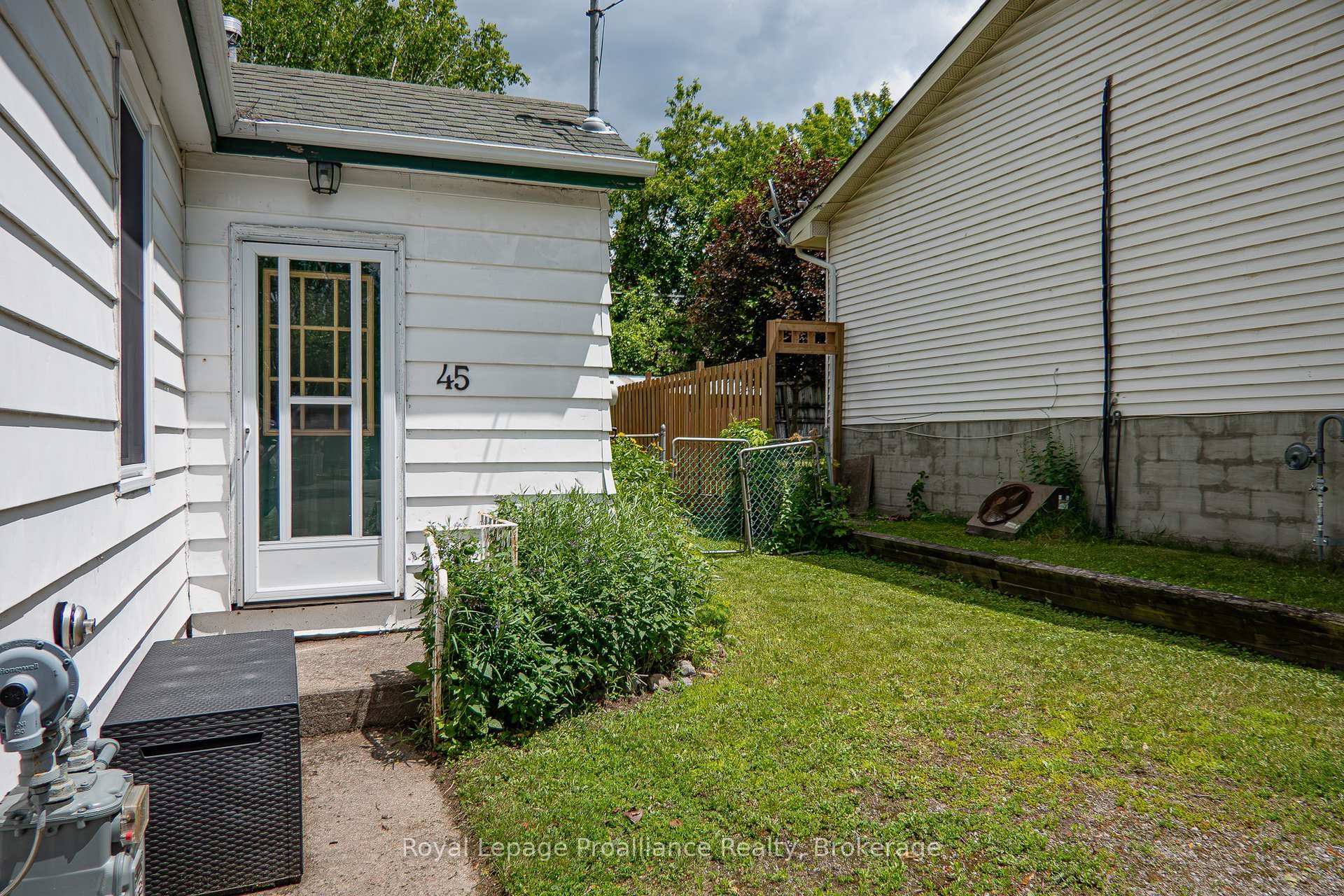 45 Valleyview Crescent photo 5
