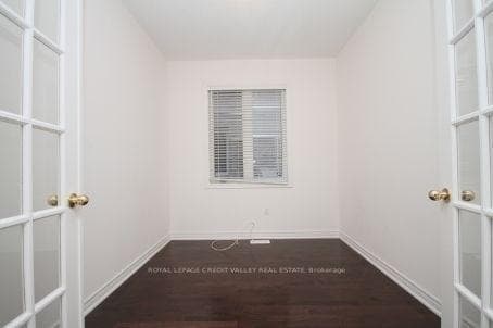 21 Newington Crescent photo 3