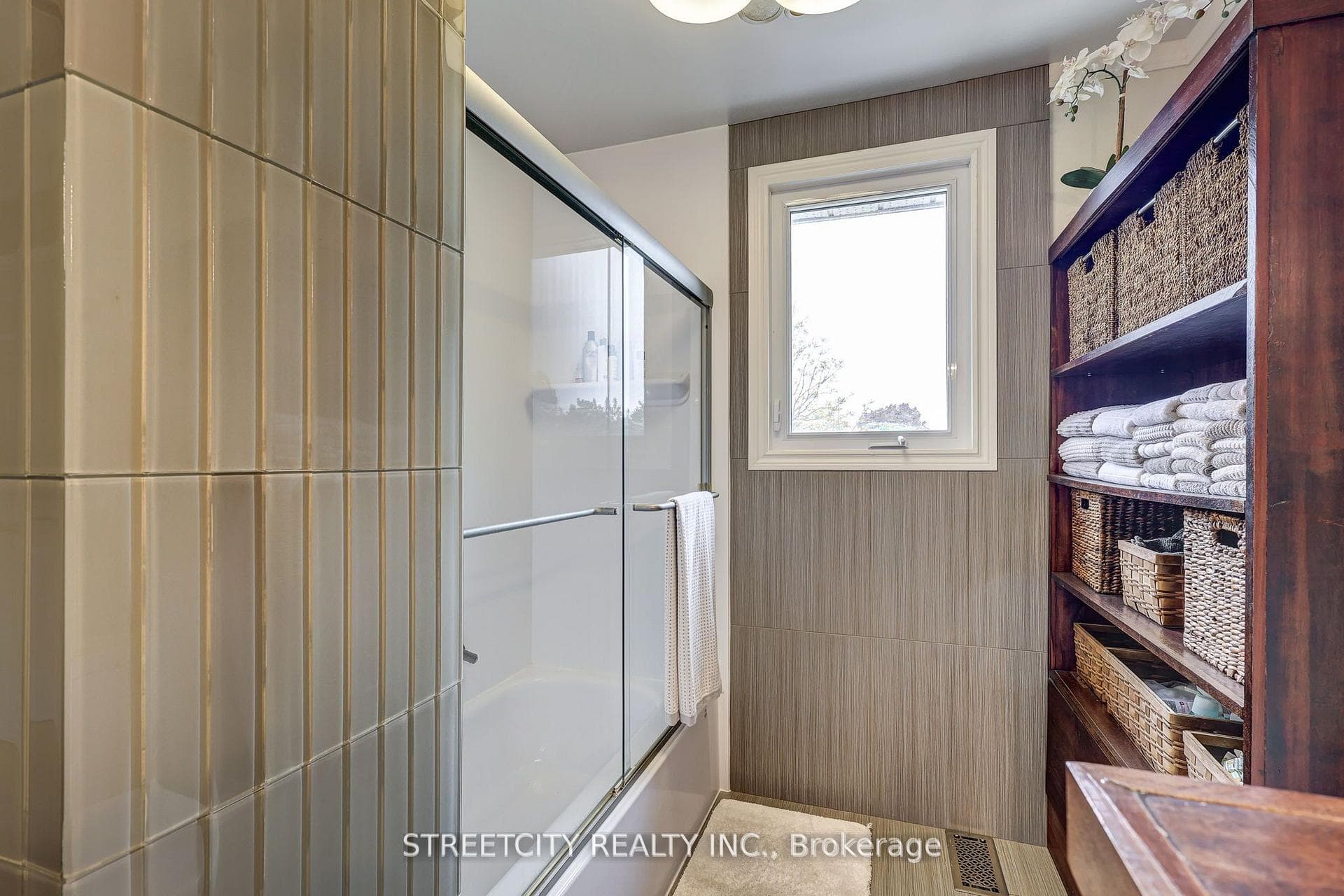 531 Elm Street photo 26