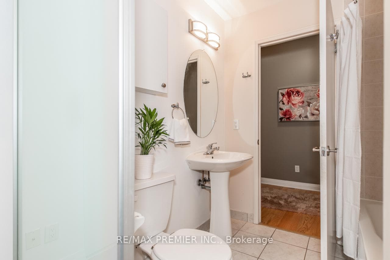 220 Victoria Street Unit 705 photo 24