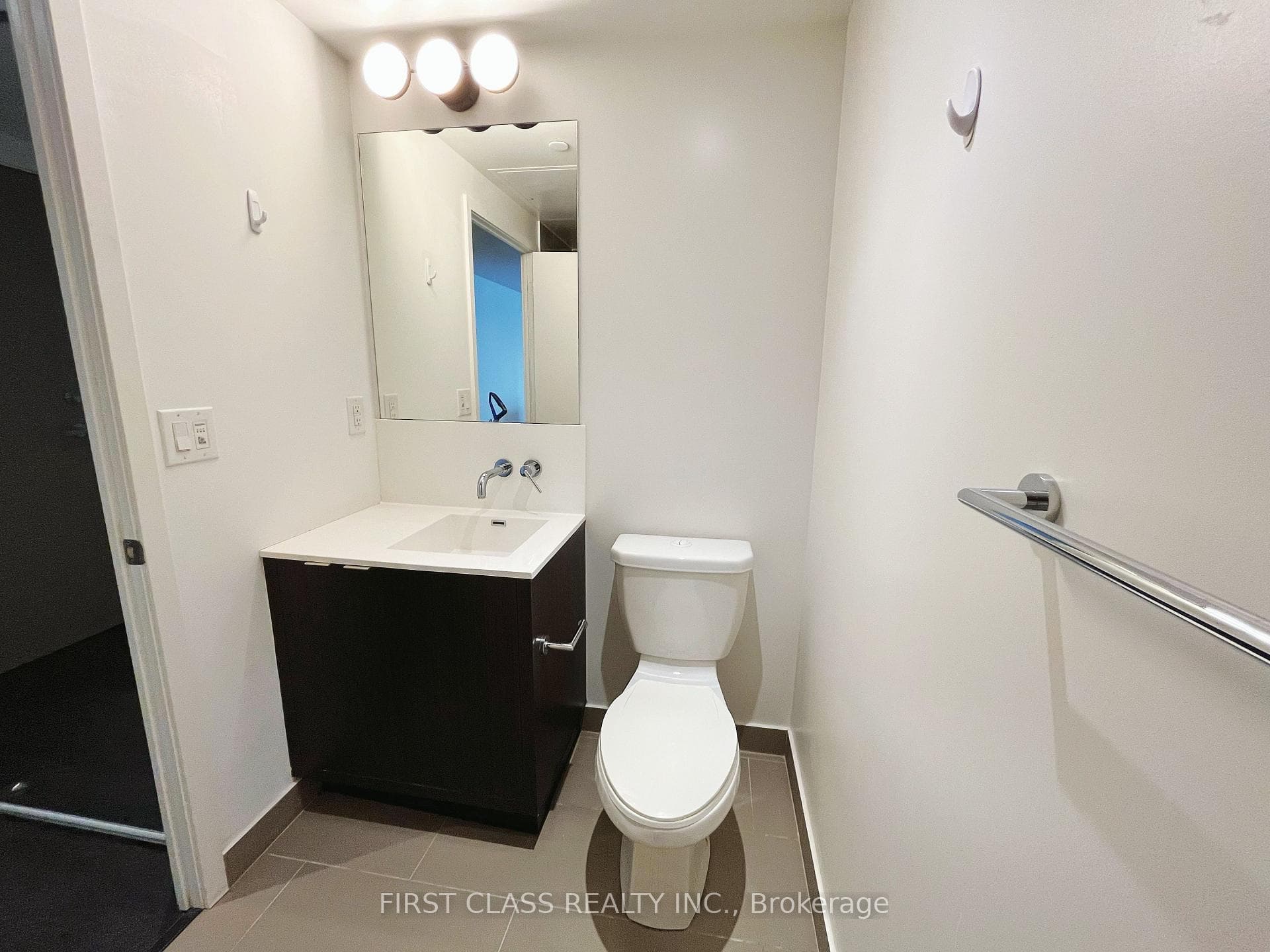 100 Harbour Street Unit 2405 photo 13