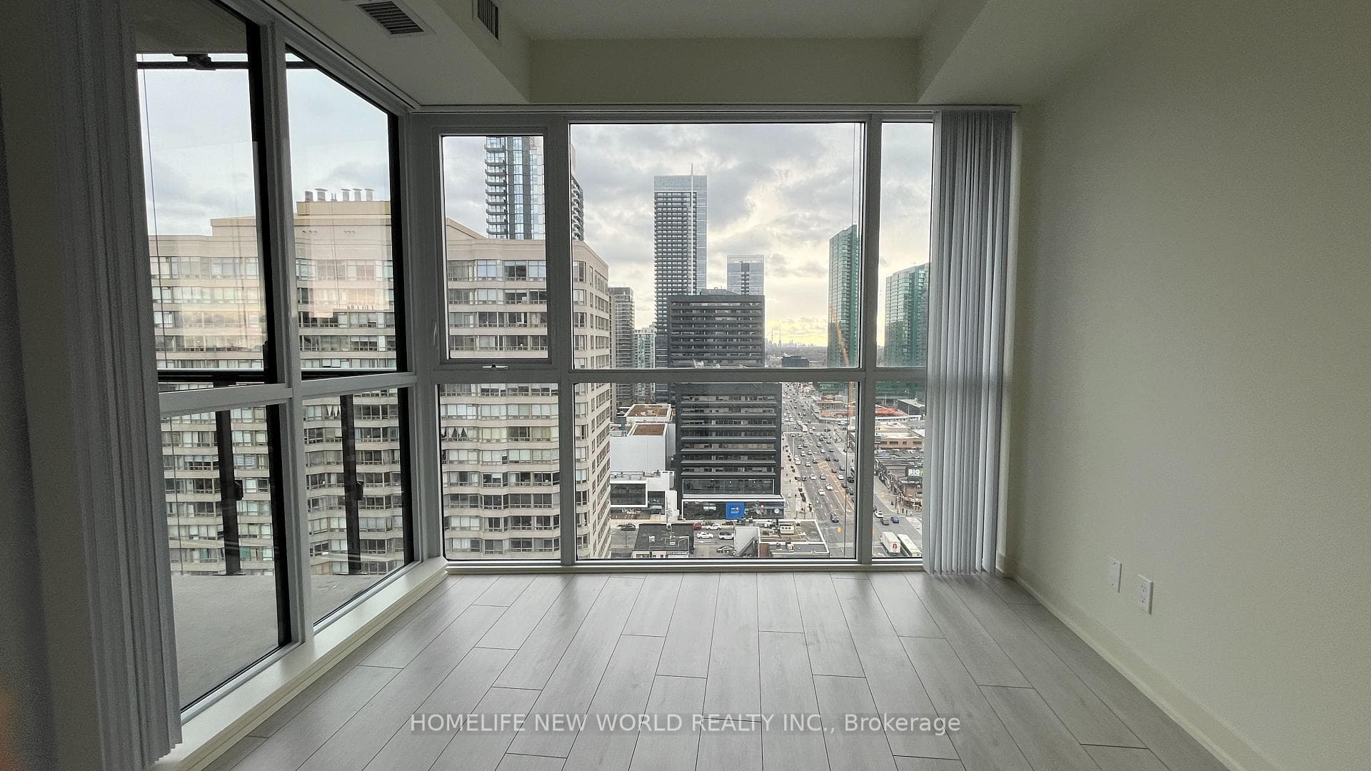 4955 Yonge Street Unit 1807 photo 12
