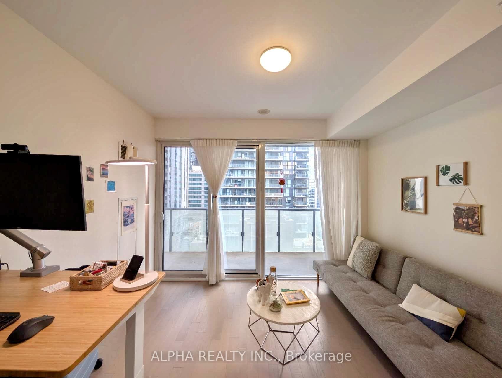 101 Peter Street Unit 1707 photo 1