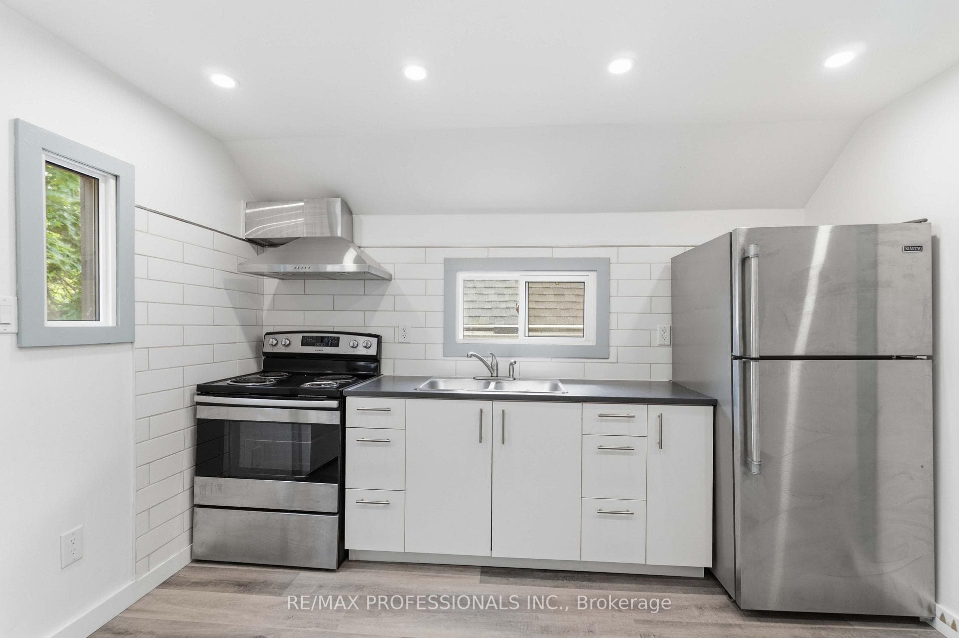 759 Barton Street photo 17