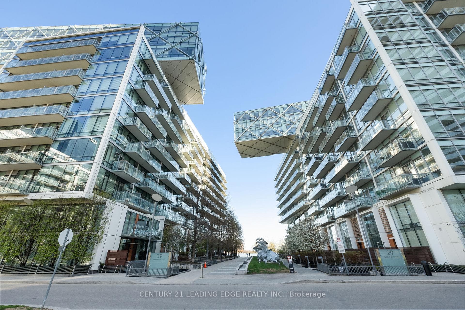 39 Queens Quay Unit 828 photo 1