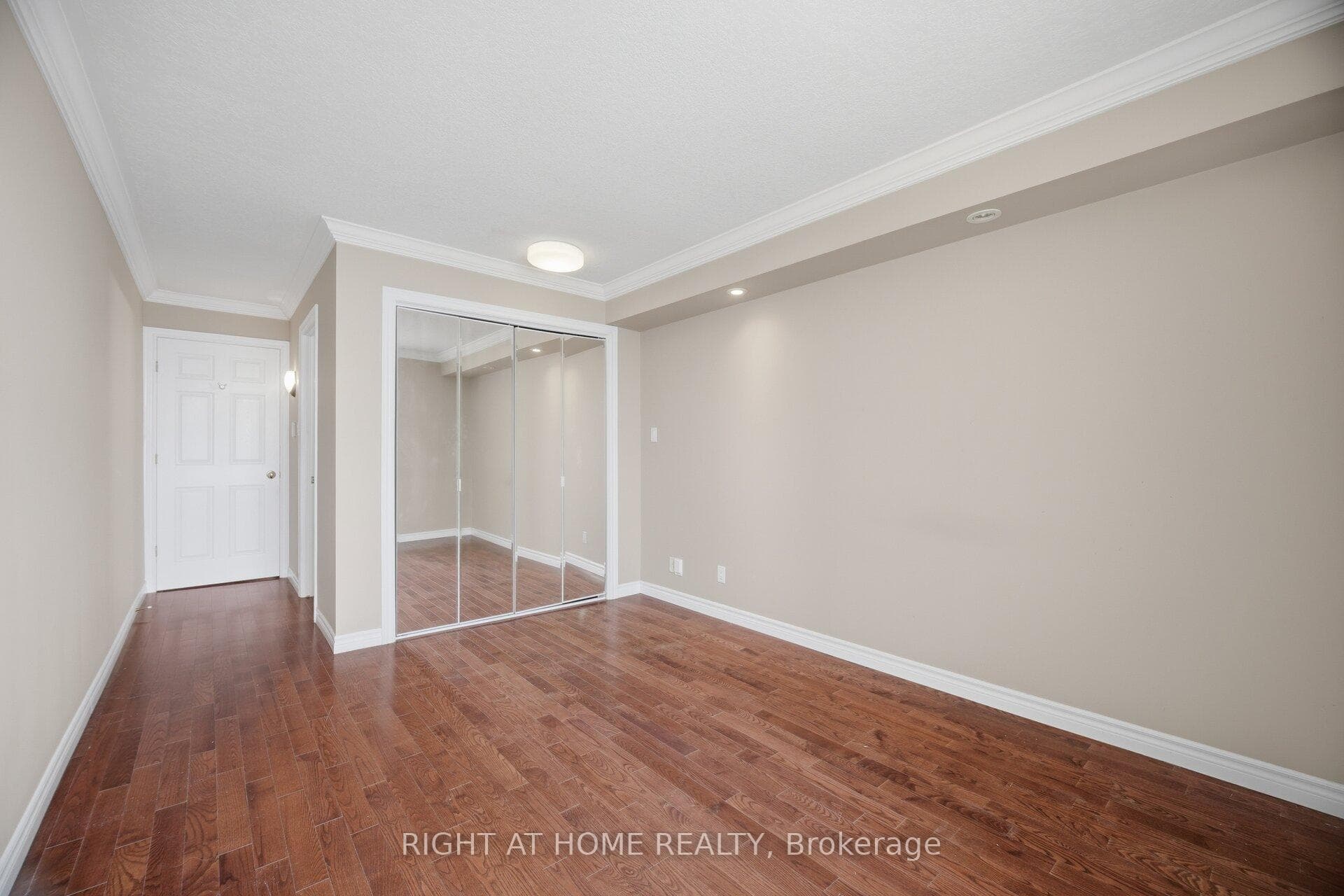 5280 Lakeshore Road Unit 1104 photo 25