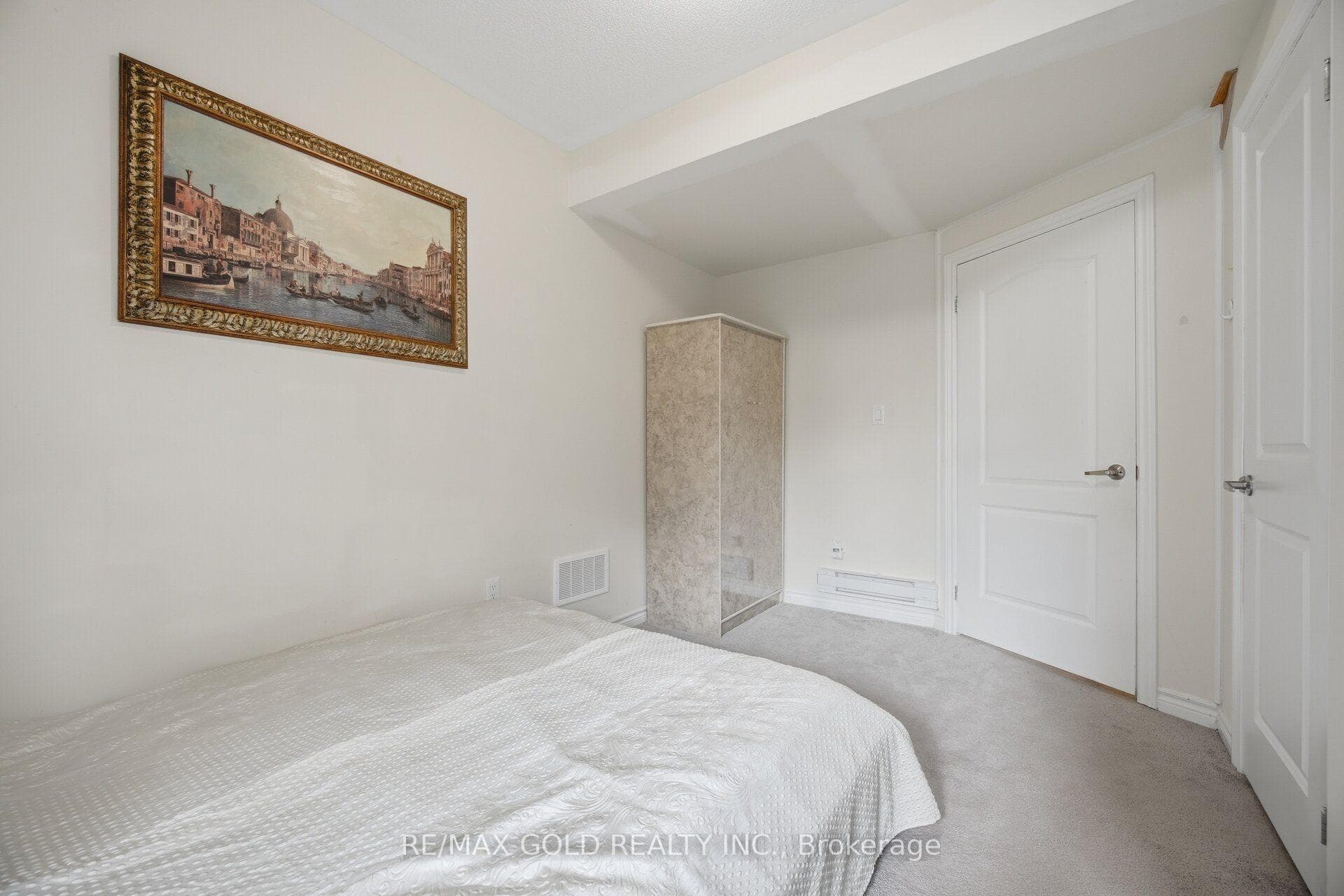 9 Arcola Street photo 7