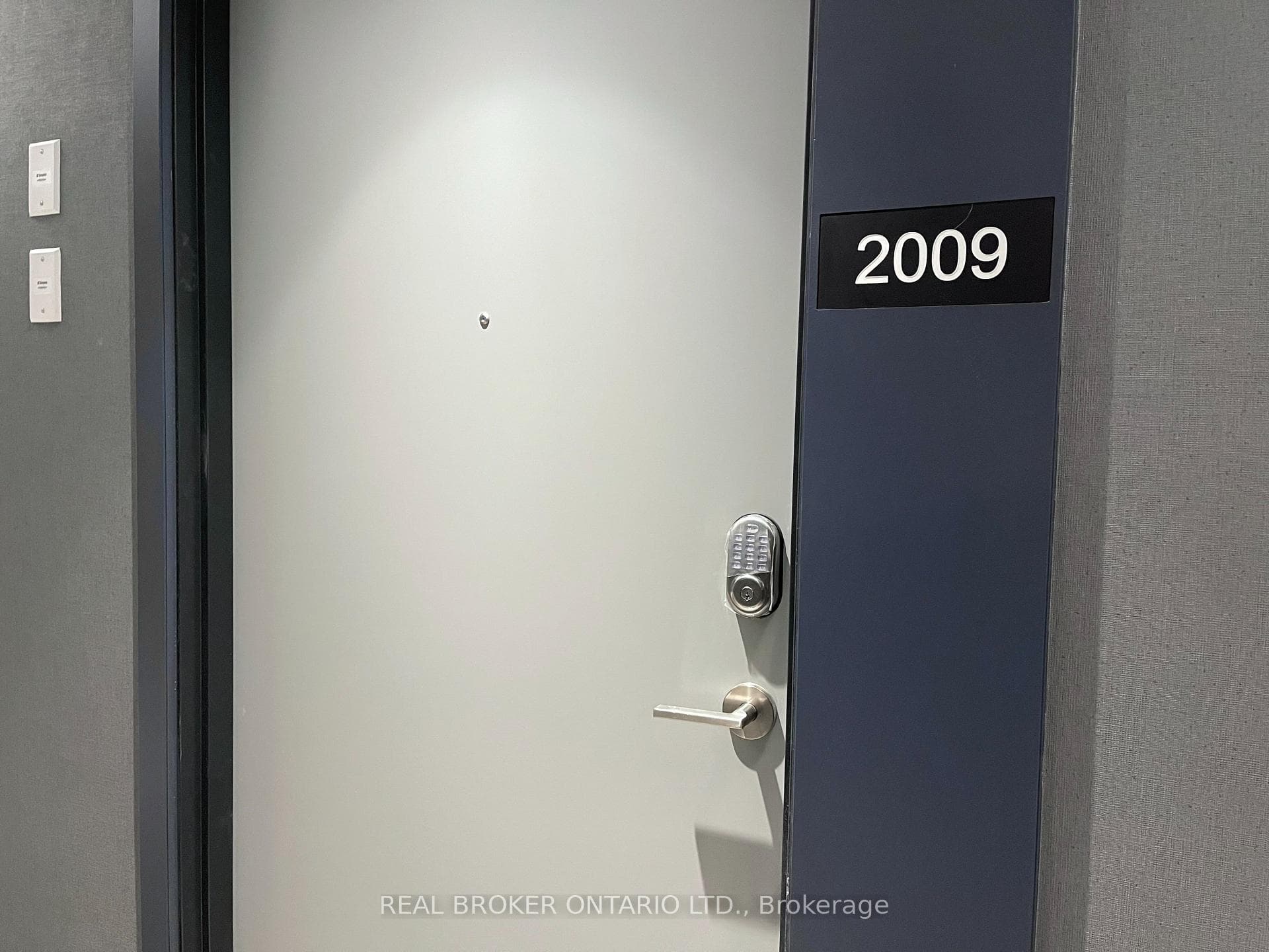 50 Upper Mall Way Unit 2009 photo 6