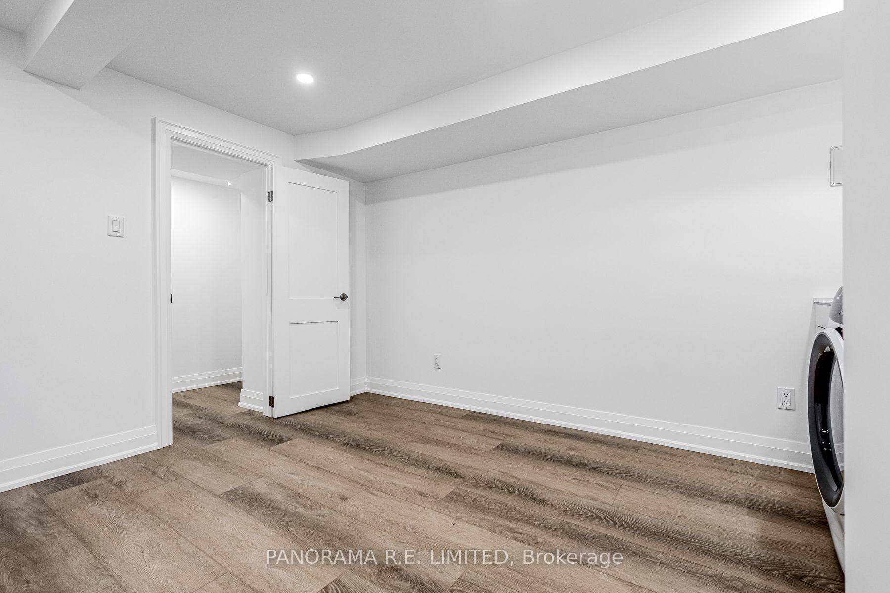 674 Netherton Crescent Unit Lower photo 11