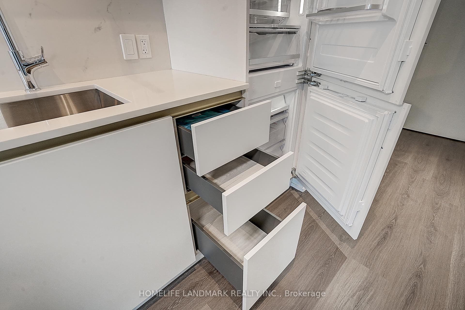 8 Wellesley Street Unit 2701 photo 12