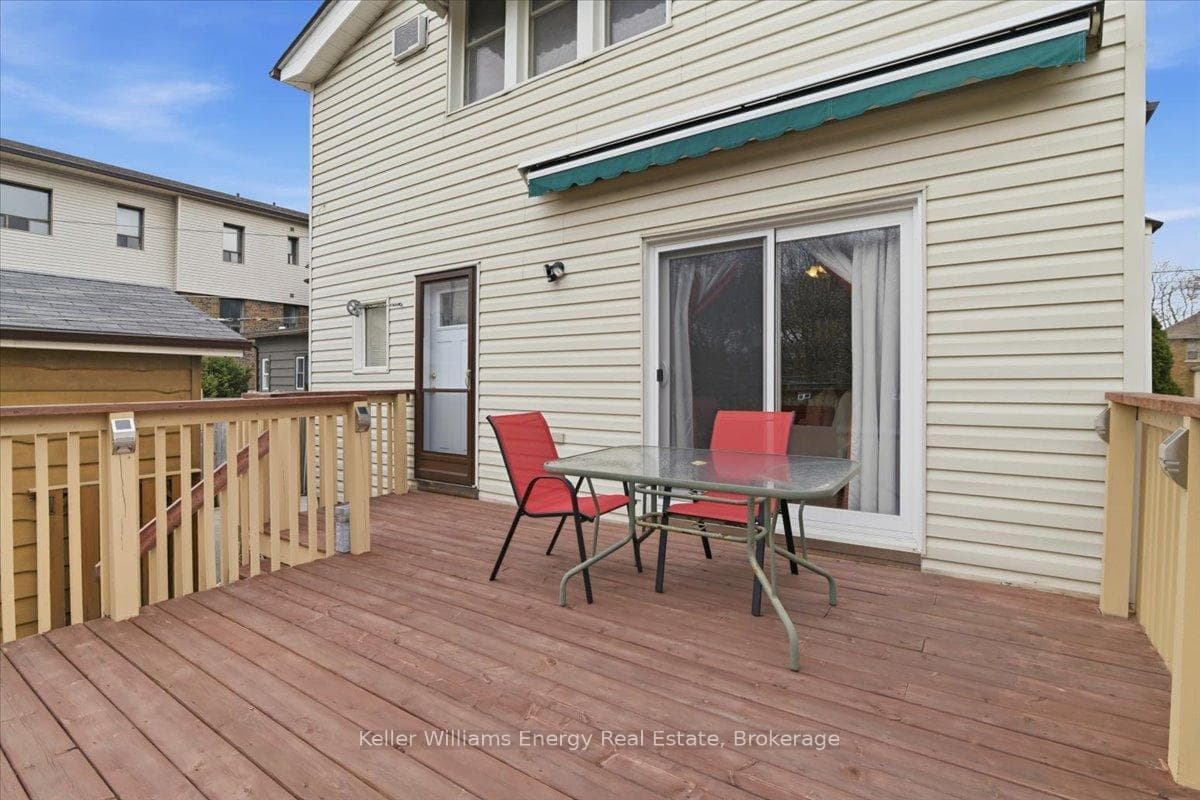 482 Simcoe Street photo 25