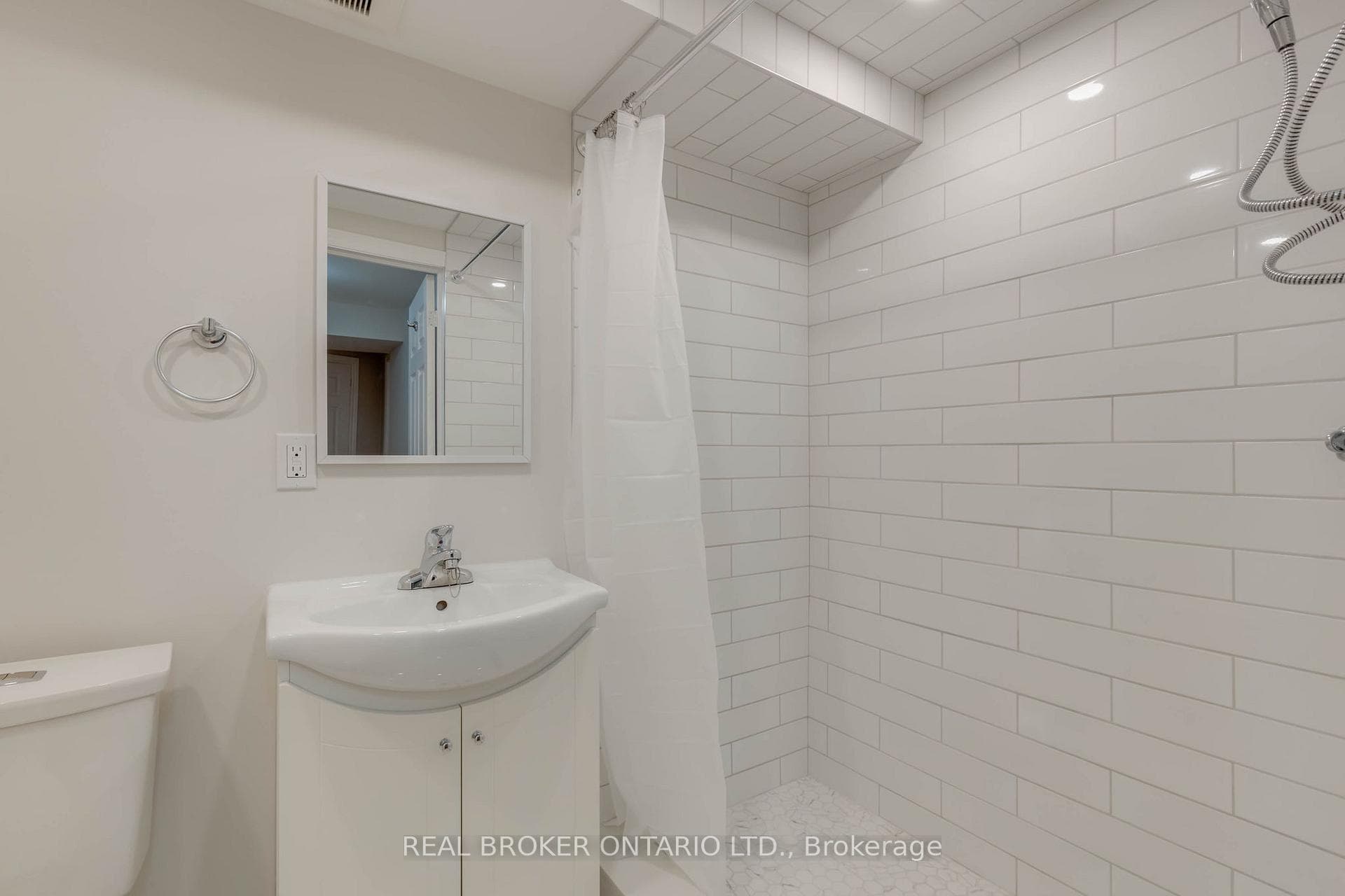 1803 Bonnymede Drive Unit Lower photo 14