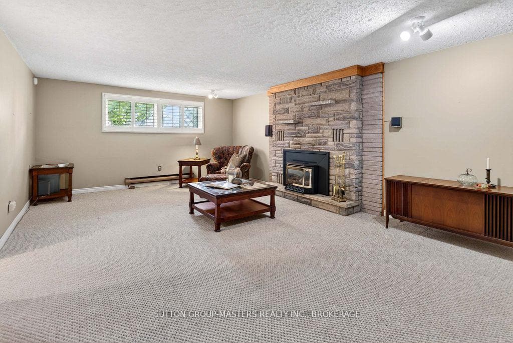 259 Inverness Crescent photo 37