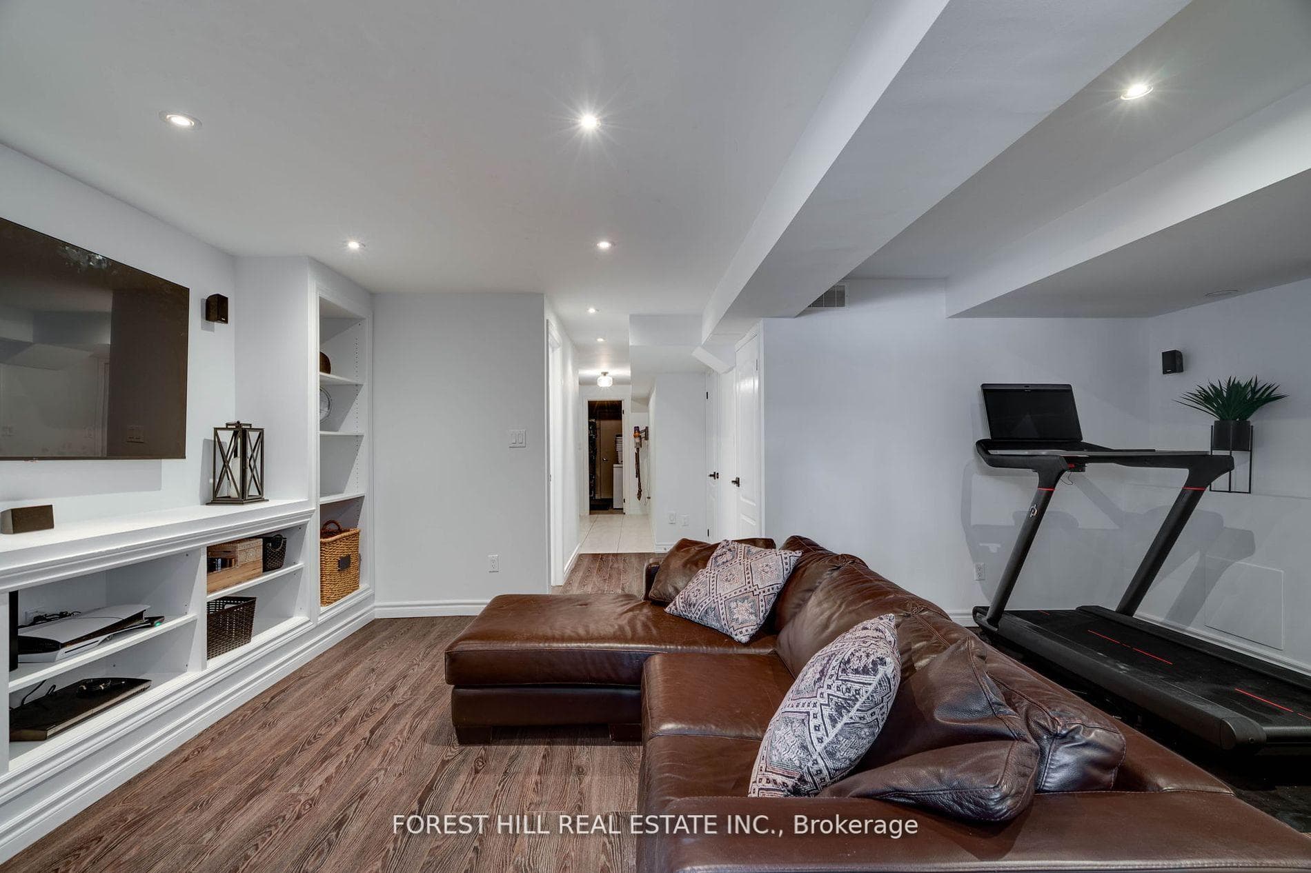 101 Southvale Drive photo 32