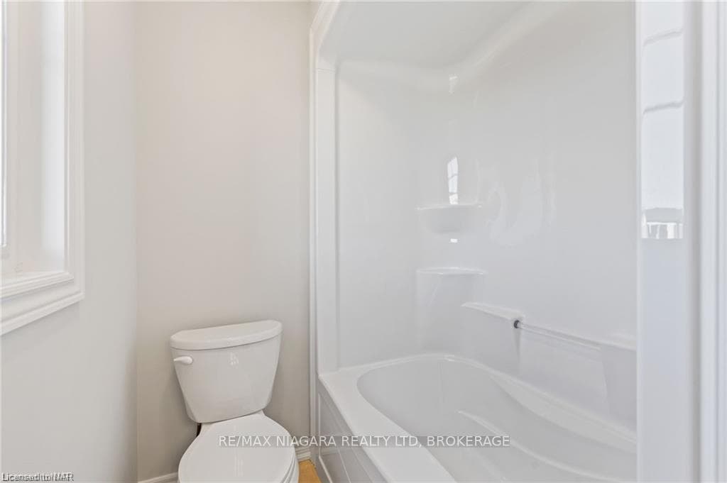 4 pc bath 2nd floor