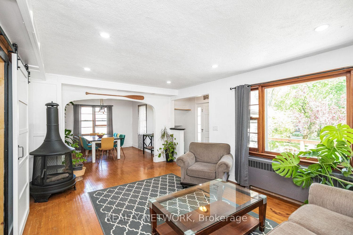 32 Grant Avenue photo 8
