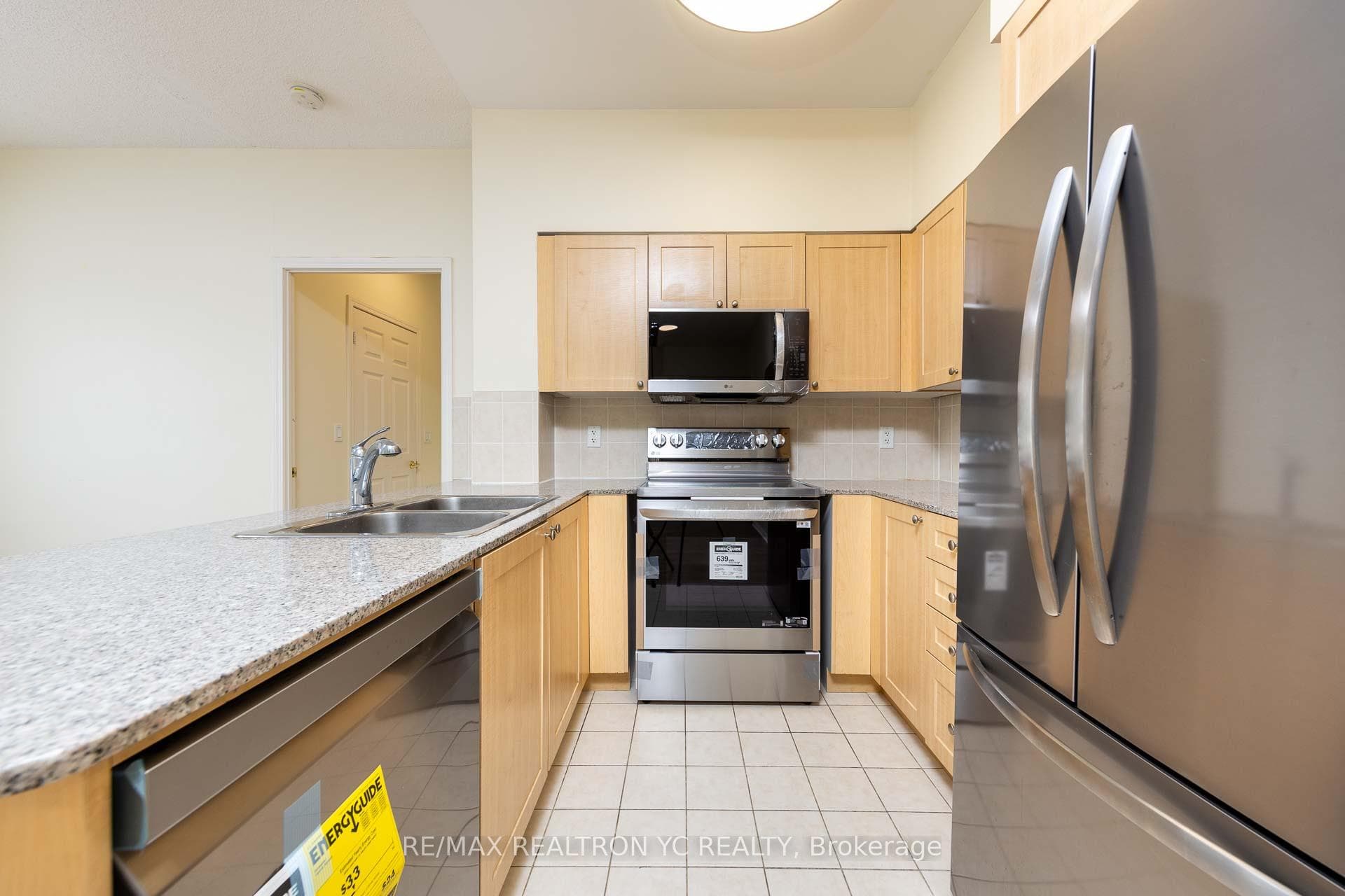 5940 Yonge Street Unit PH16 photo 1