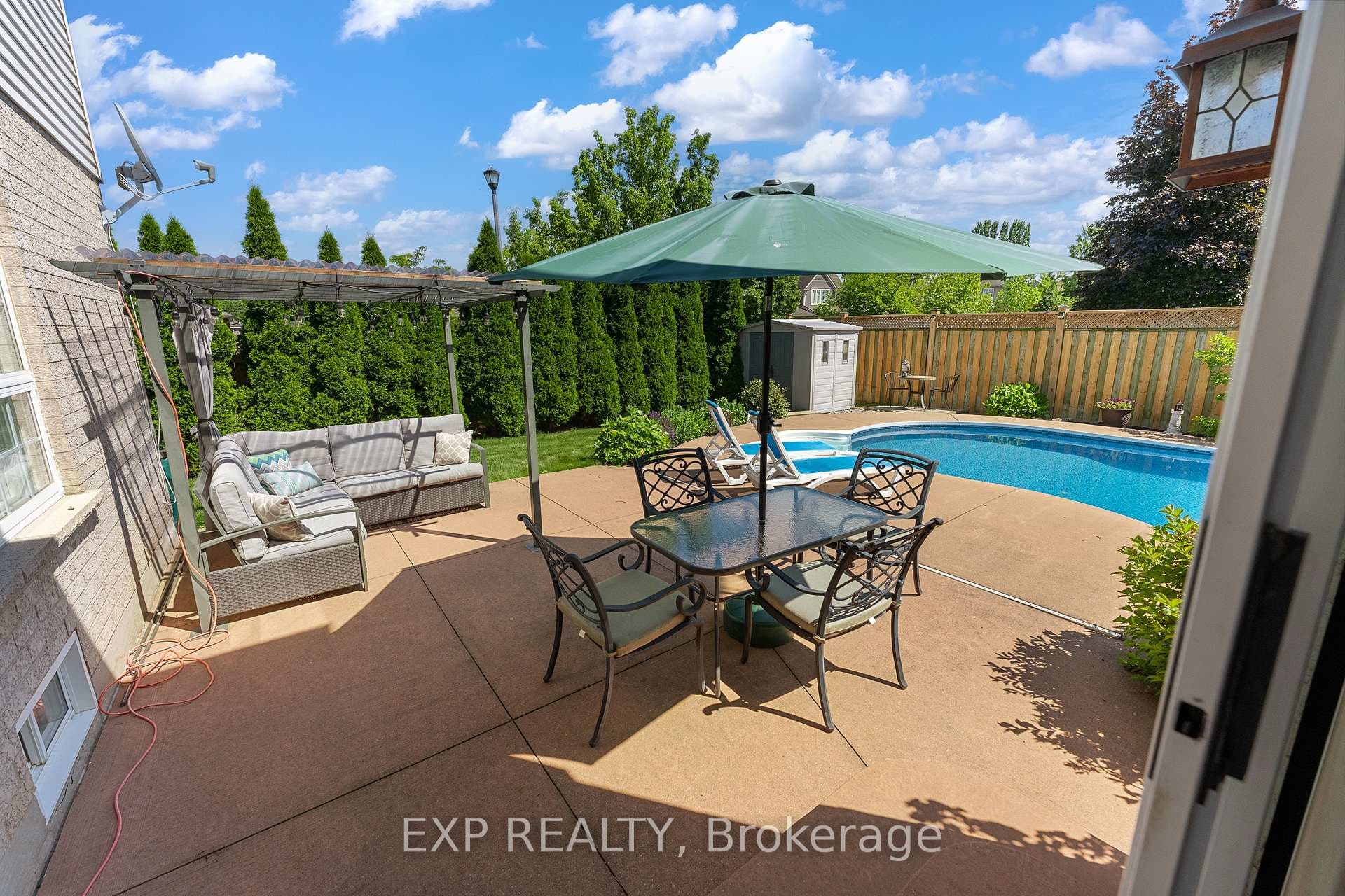 57 Goodman Crescent photo 7