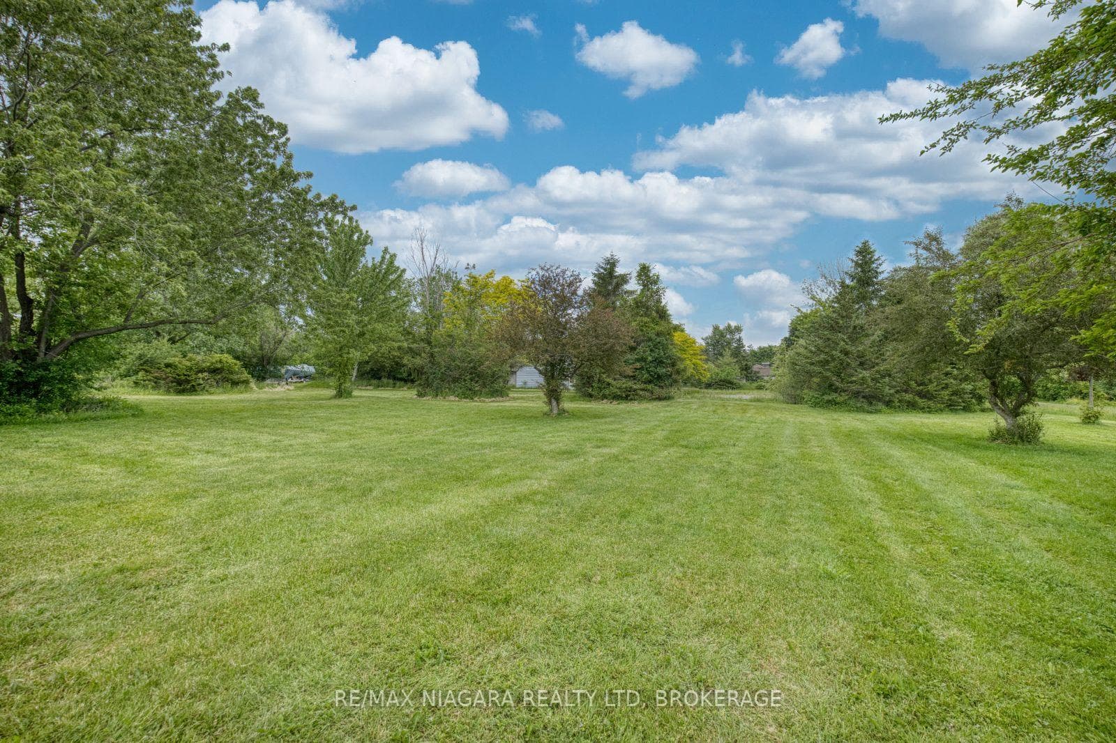 1674 Ridgemount Road photo 9